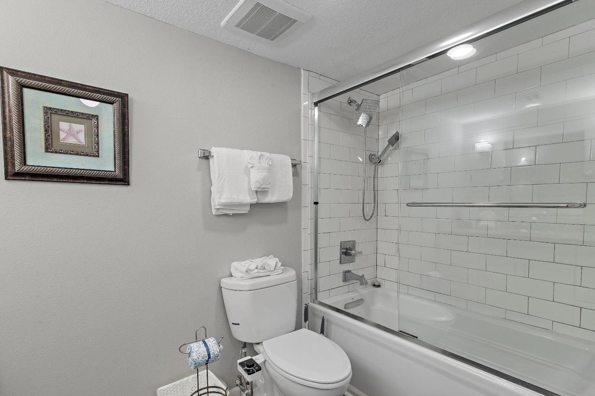 Shoreline Towers 1114 Apartment